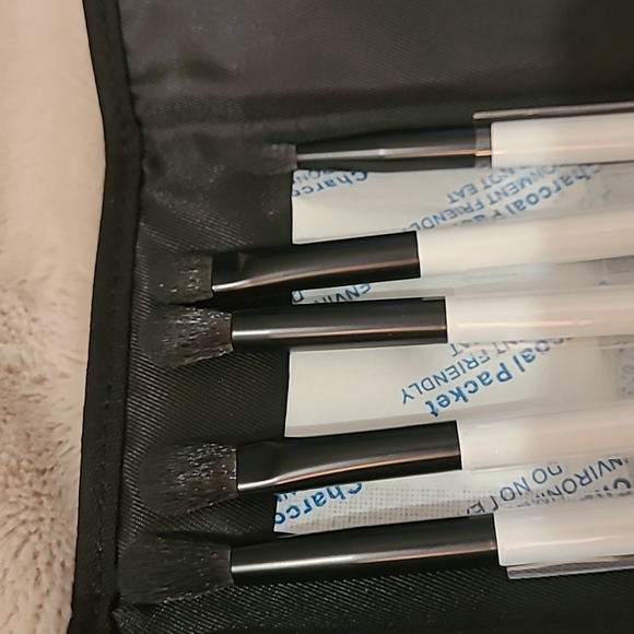 Unit eye shadow set - Picture 2 of 5